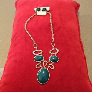 Elegant Green N GOLD Necklace and Earring Set